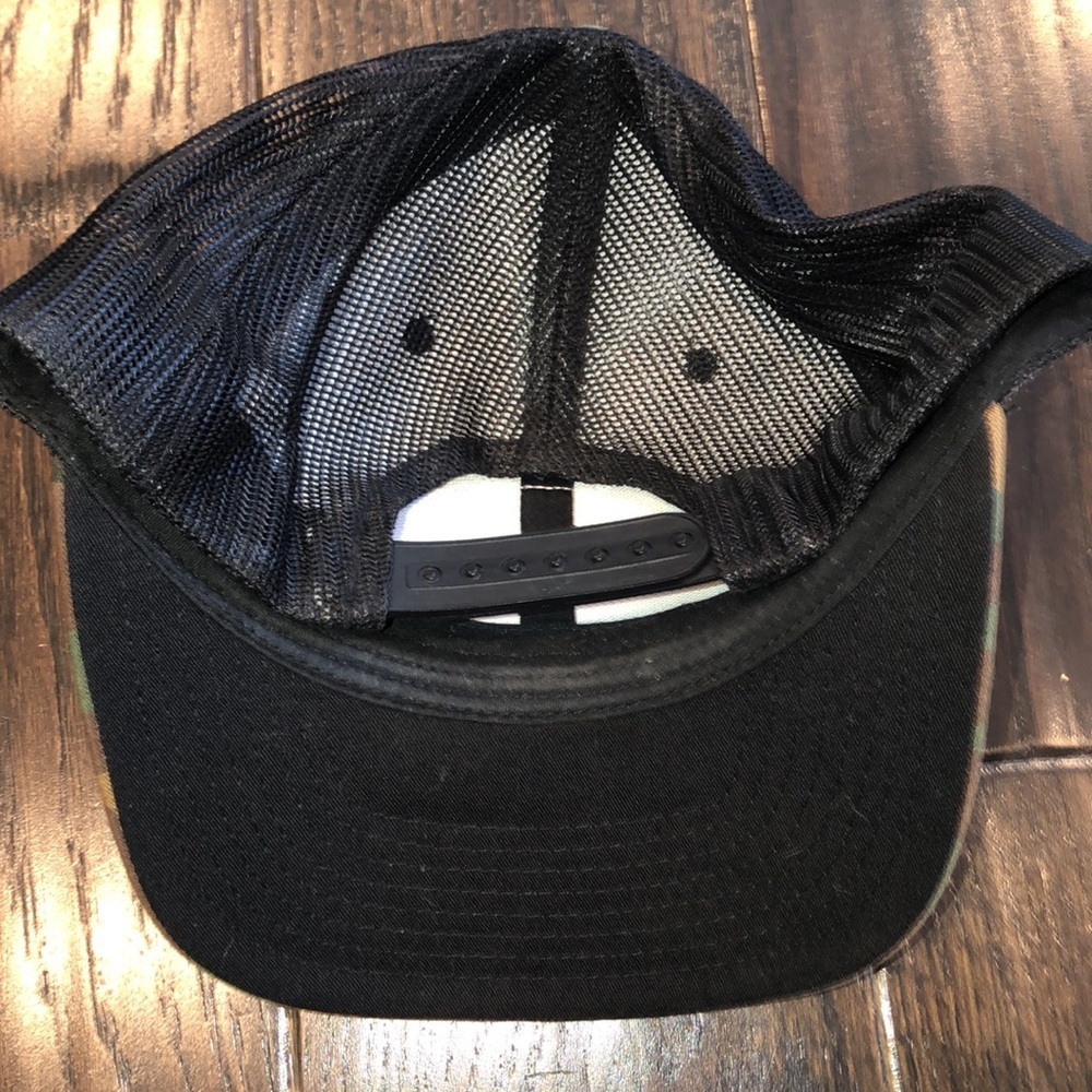 The classics whiskey River saloon Nashville Tennessee camouflage SnapBack hat - Picture 3 of 6